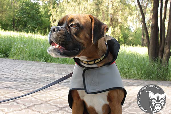 Easy to wear Boxer coat with velcro closure