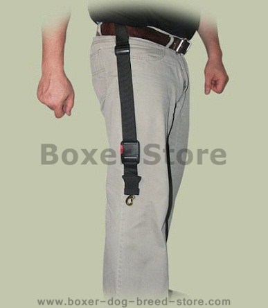 Boxer leash easy attachable to the waist-belt